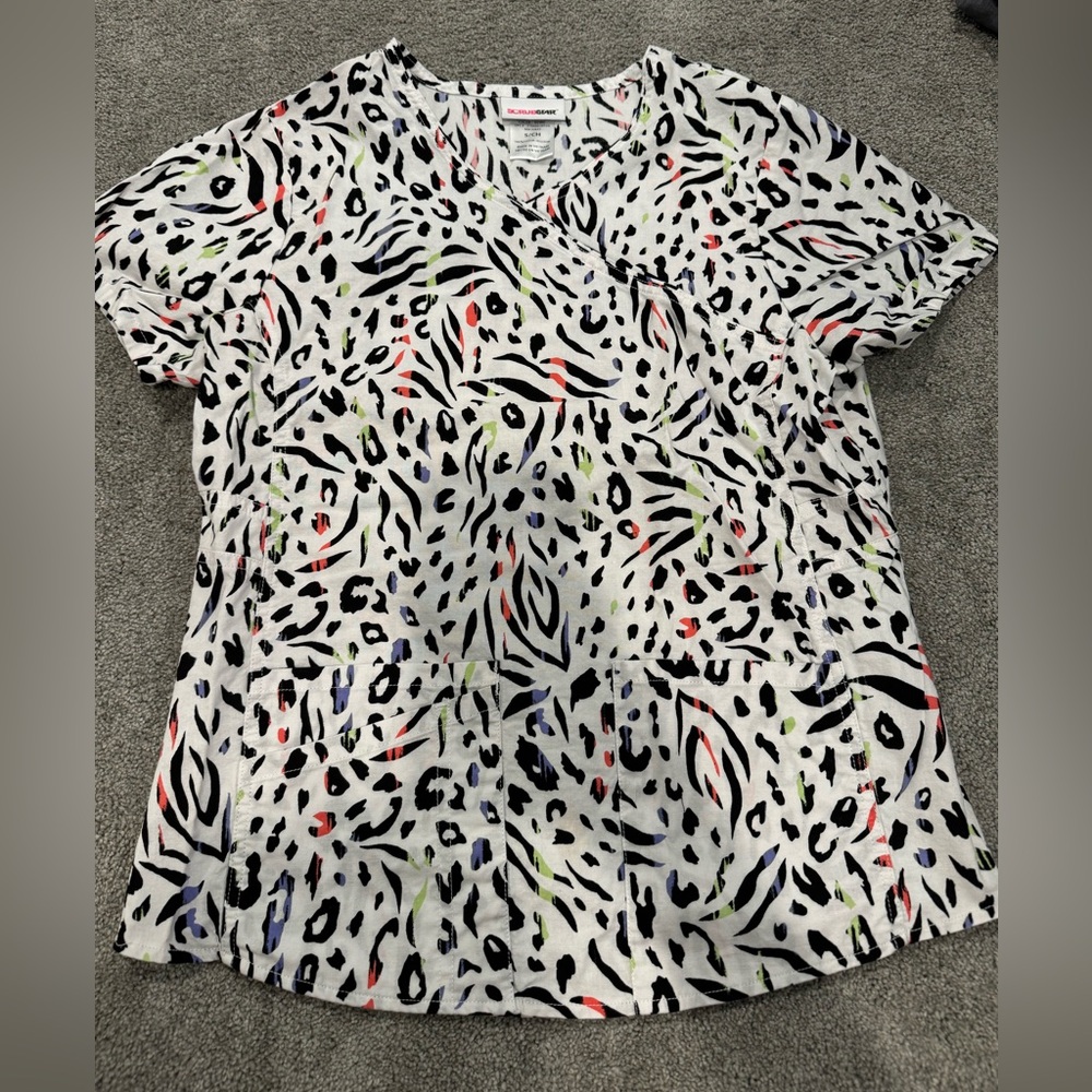 Scrub Star Cheetah Print Scrub Top (small)